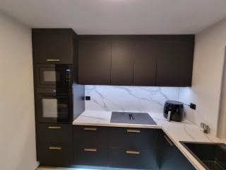 Large and central 2 bedroom apartment with Free parking, Free EV recharging and a private garden - 5