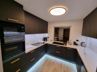 Large and central 2 bedroom apartment with Free parking, Free EV recharging and a private garden - 7