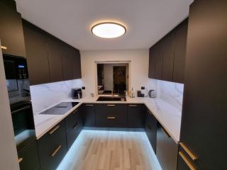 Spacious and central apartment with a private garden, Free parking and Free EV recharging - 8