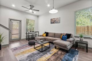 Blue Oasis - Serene & Spacious 3BR Escape - Houston - 1