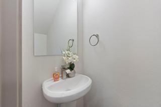 Blue Oasis - Serene & Spacious 3BR Escape - Houston - 2