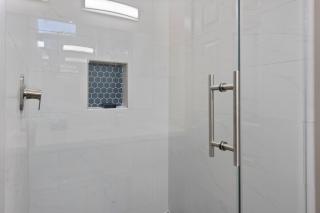 Blue Oasis - Serene & Spacious 3BR Escape - Houston - 5