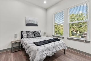 Blue Oasis - Serene & Spacious 3BR Escape - Houston - 4