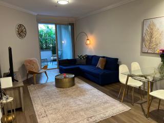 Spacious 1bdr in Mid-Wilshire KING bed Parking & Gym FREE - 6