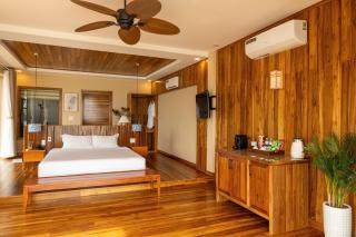 Rocks Beach Boutique - 5