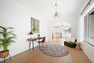 Modern 4-Bedroom Retreat in Kangaroo Point - 4