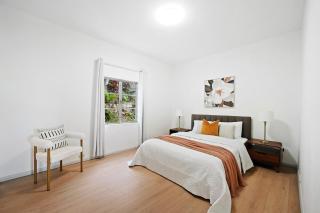 Modern 4-Bedroom Retreat in Kangaroo Point - 2