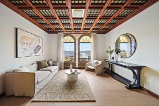 Modern 4-Bedroom Retreat in Kangaroo Point - 9