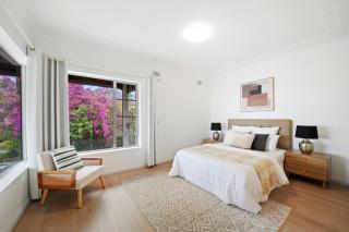 Modern 4-Bedroom Retreat in Kangaroo Point - 3