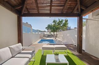 Villa with Private Pool, BBQ & Patio - 9