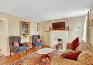 Historic Downtown Gettysburg Entire Home with Free Parking - 5