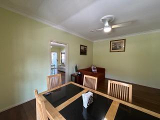 Spacious Stylish Coastal Escape - 8