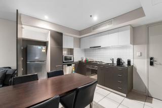 2-Bed City Retreat with Gym and Pool Access - 2