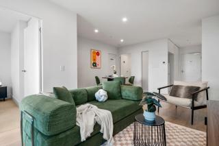 Gorgeous City Views 3BR Apartment with Pool and Gym - 3