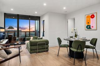 Gorgeous City Views 3BR Apartment with Pool and Gym - 8