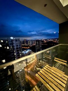 D pristine 4 bedder sea view condo opp legoland - 8