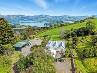 Toad Hall - Akaroa Holiday Home - 9