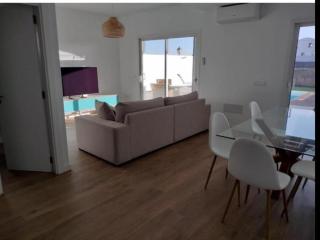 Villa frente al mar en Playa Blanca con piscina y aparcamiento - ES-175-43 - 1