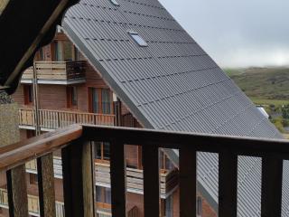 Appartement pour 5 avec piscine et parking à Super Besse - FR-1-814-165 - 2