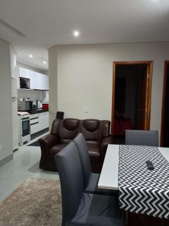 Casa térrea com 2 dormitórios, Wi-Fi, churrasqueira e garagem - 1