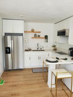 Comfortable Luxury Studio - Northridge - 5