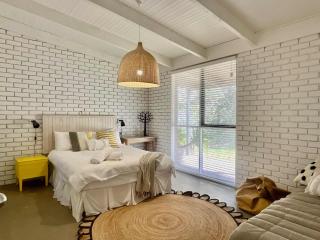 Robe's Hidden Gem - WiFi Pet Friendly Outside - 2