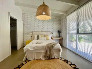 Robe's Hidden Gem - WiFi Pet Friendly Outside - 1