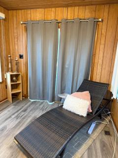 Cozy Room, Spacious Ambiance - 7