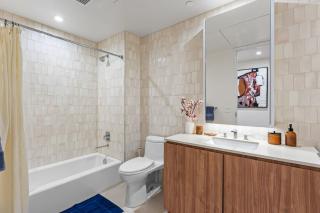 Pearl Coast - Modern 2BR with Rooftop Pool & Views - 3