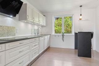 Lovely Holiday Home With Hot Tub 150 M To Water - 1