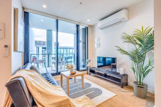 StayAU City Apt free parking in West Melb - 0