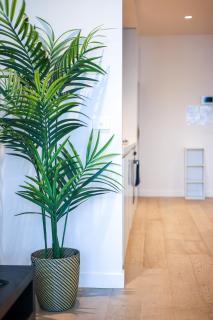 StayAU City Apt free parking in West Melb - 8