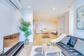 StayAU City Apt free parking in West Melb - 4