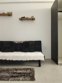 Alberti 360 Charming City Center Apartment with Shared Pool - 2