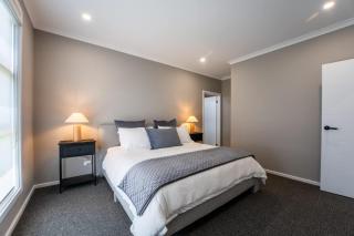 Riverfront 10 min to The Bend - 8