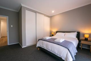 Riverfront 10 min to The Bend - 1