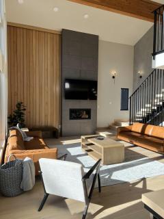 LUXE Hyak Retreat with Sauna, Hot Tub, Game Room, 6BR - 0