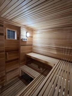 LUXE Hyak Retreat with Sauna, Hot Tub, Game Room, 6BR - 7