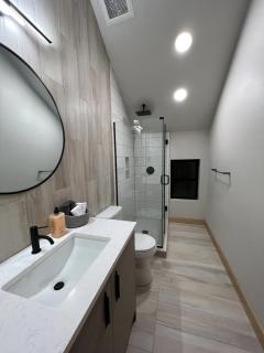 LUXE Hyak Retreat with Sauna, Hot Tub, Game Room, 6BR - 6