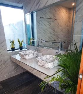 V257 Spacious 5BR Villa Waterfall Pool Movie Room - 7