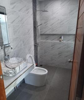 V257 Spacious 5BR Villa Waterfall Pool Movie Room - 2