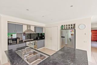 StayAU Modern Sanctuary Mins from the Ct & Airport - 9