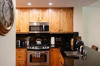 Creekside 2-Bedroom Condo - 3