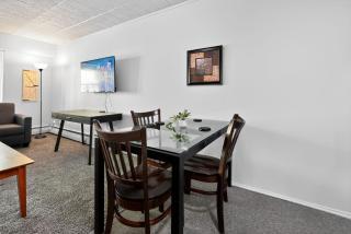 Lux Stay - Steps to Big House, U-M Campus & UM Hospital - 1