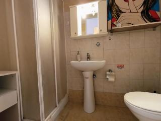 Trykonos Thessaloniki - City Garden Studio - Easy Parking & Walk to Center - 300m from University - 4