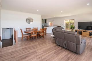 Beachfront home Busselton- Jetty Views - 8