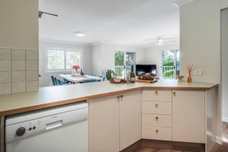 3BR Apt - 2 Pools, Tennis, Walk to Beach - 4