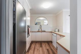 3BR Apt - 2 Pools, Tennis, Walk to Beach - 5