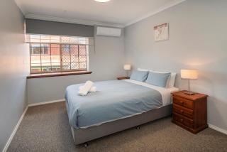 Beachfront home Busselton- Jetty Views - 2