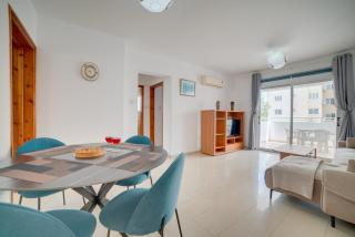 Cozy Mackenzie Getaway - 0